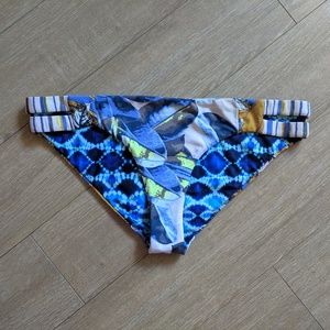Maaji bathing suit bottoms size L